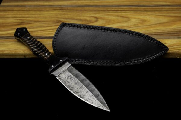 Damascus Dagger with Pakkawood Handle and Nice Filework